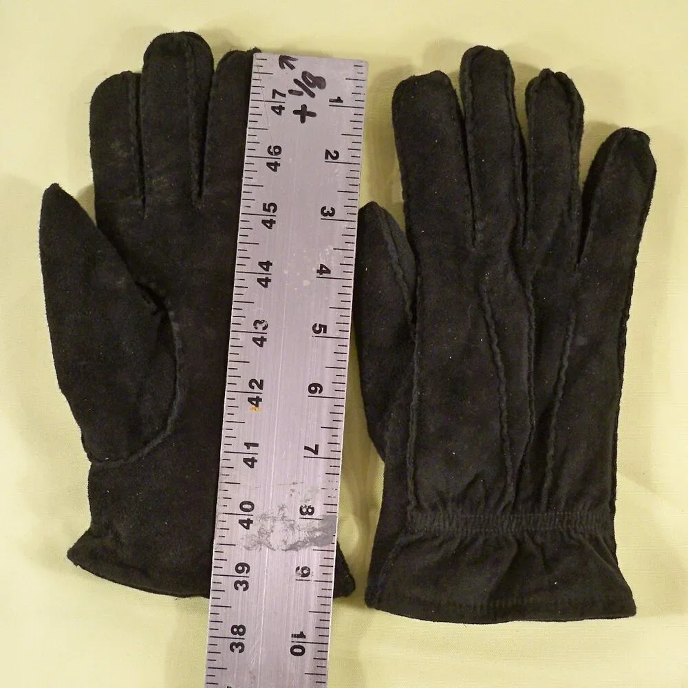 Assorted *Gloves, Mittens, Scarfs, Toboggan/Hat